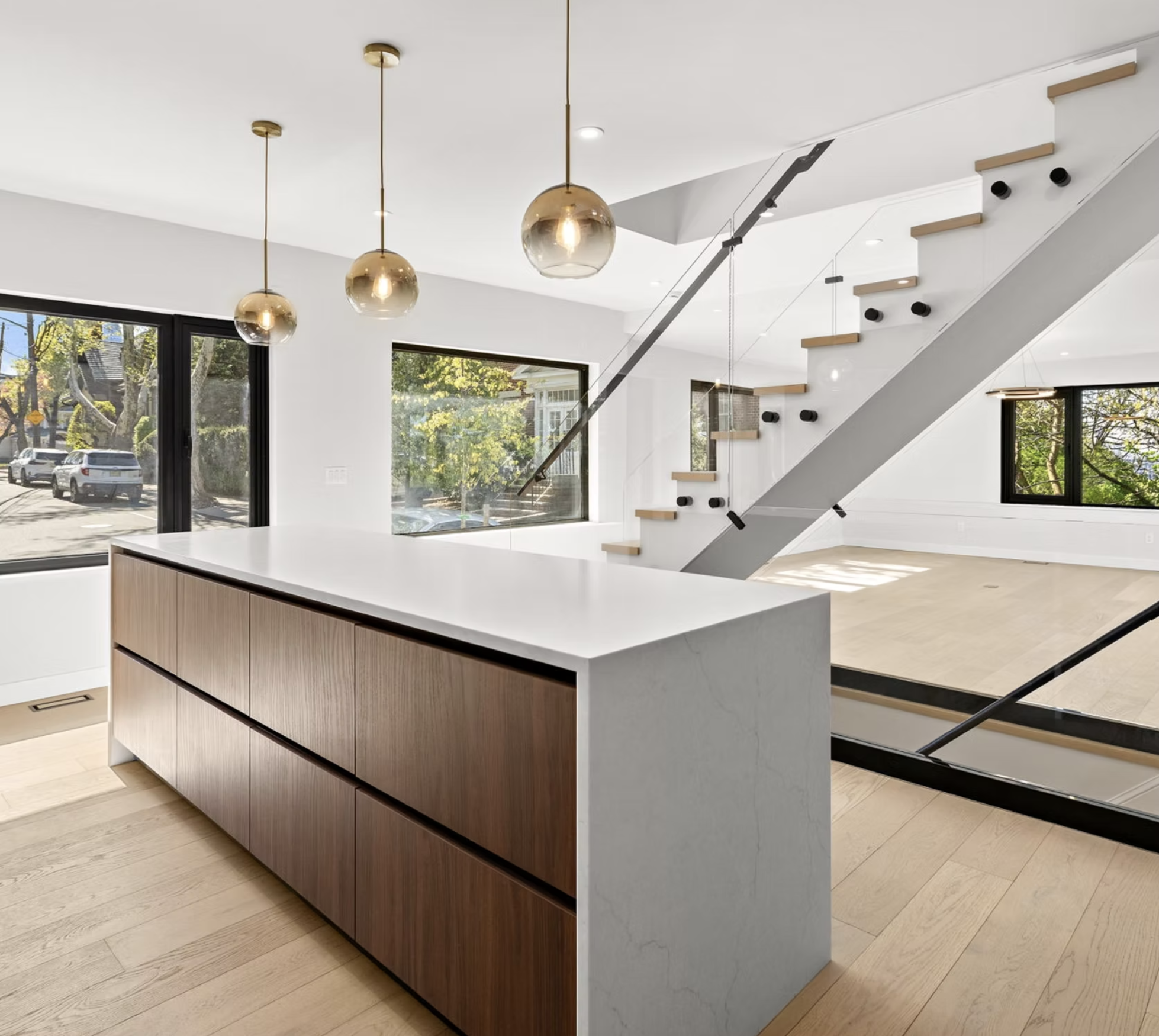 Kitchen island in stone with pendant lights and street views