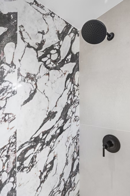 Marble shower with matt black rainfall head